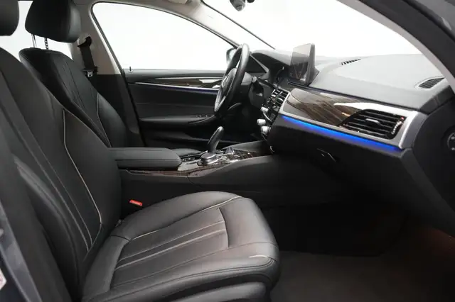 BMW 5 Series view 6