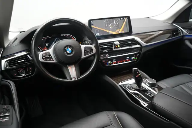 BMW 5 Series view 14