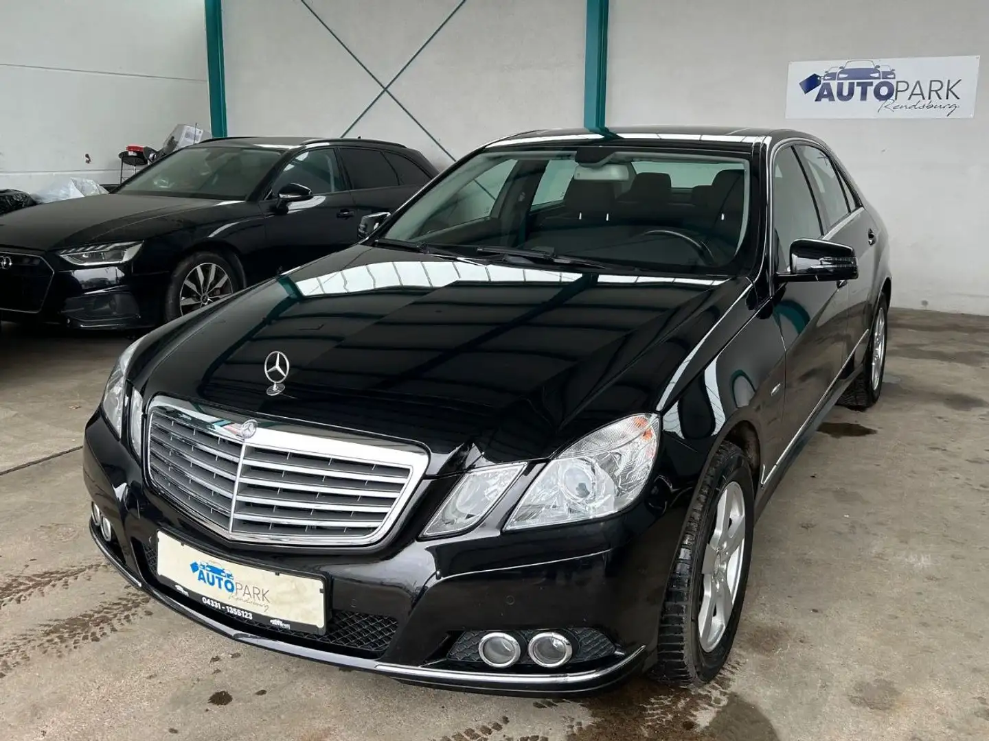 Mercedes-Benz E 200 Limousine CGI BlueEfficiency Schwarz - 1