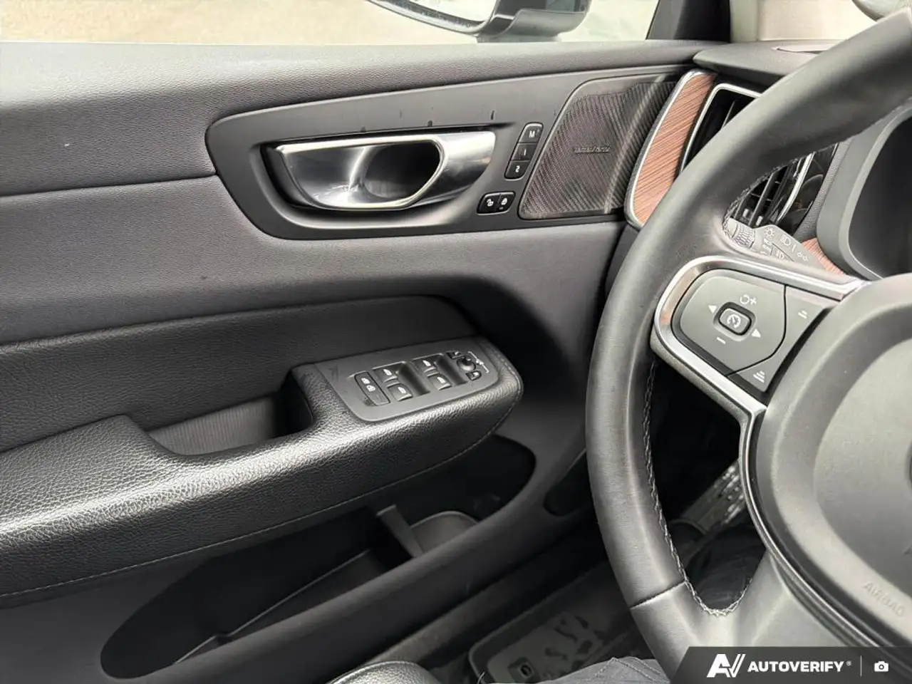 Volvo XC60 снимка Volvo XC60