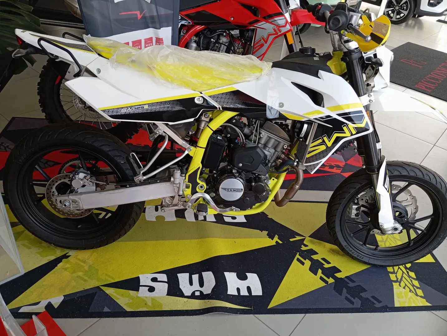 SWM RS 500 R e SM125 Rosso - 2