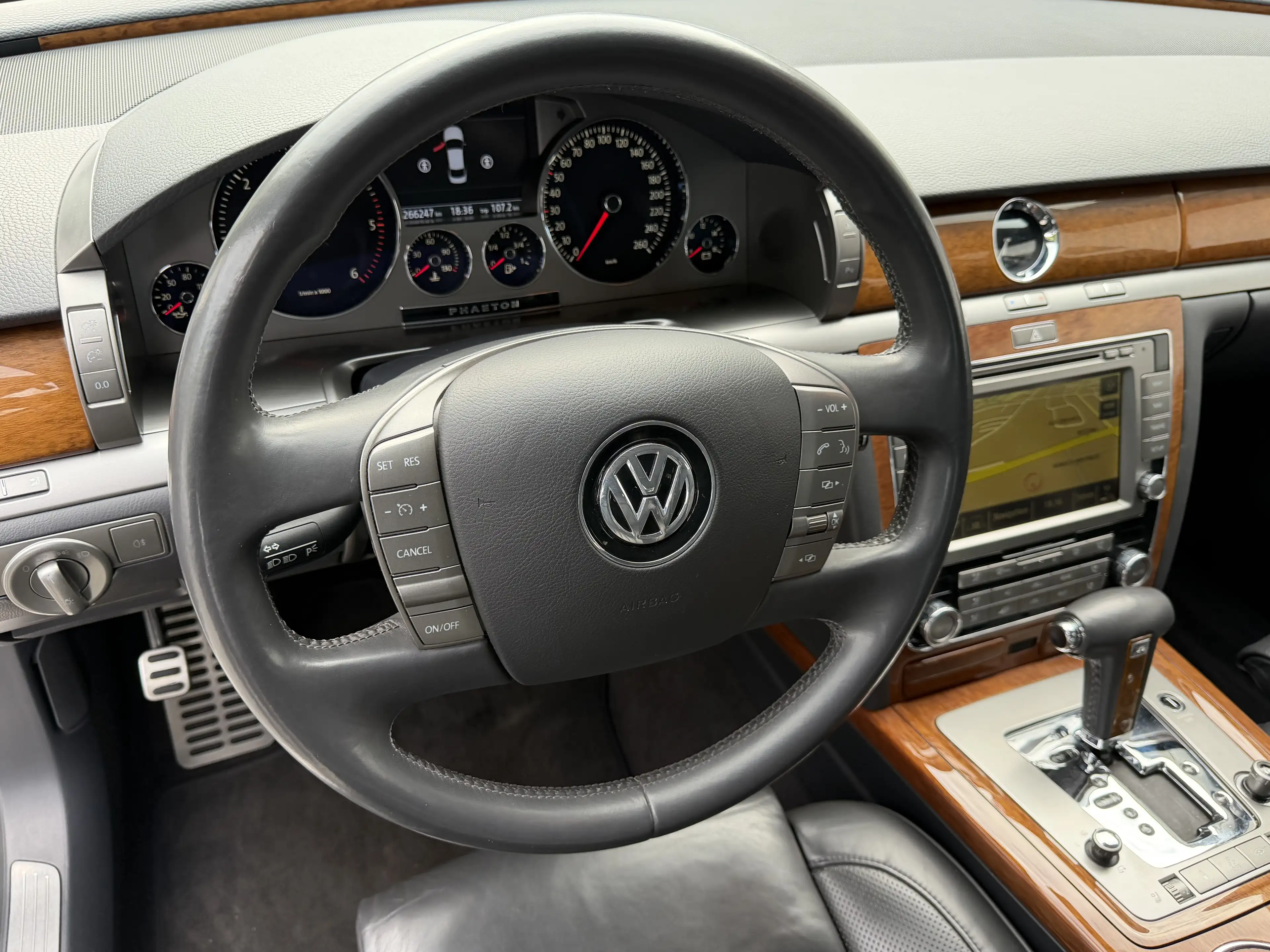 Volkswagen Phaeton V6 TDI 5-Sitzer 4Motion AHK*Dynaudio*R-Cam*Standh — photo 12