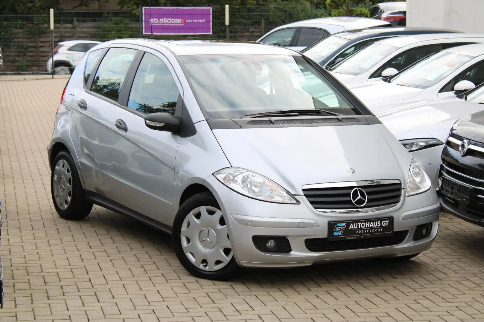 Mercedes-Benz A 200 /DCT/Klima/LamellendachGlas/Sitzhzg/PDC/AHK Silber - 1