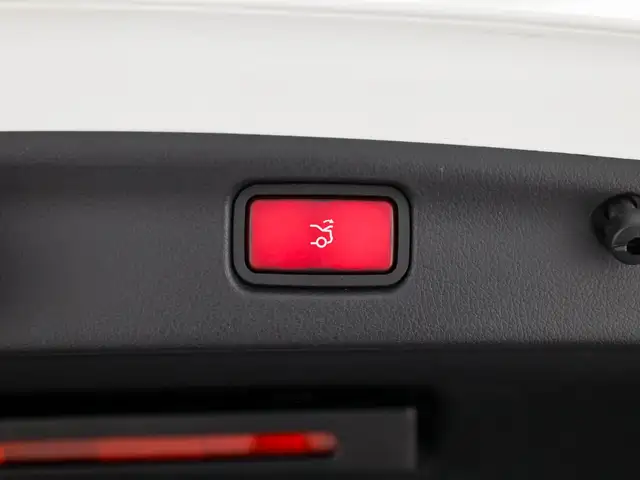 Mercedes-Benz C-Class view 20