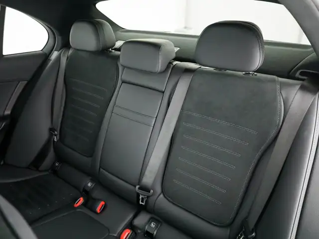 Mercedes-Benz C-Class view 14