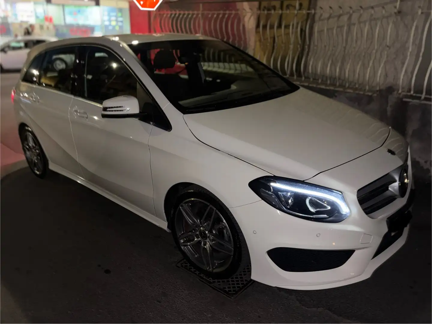 Mercedes-Benz B 180 Amg premium sport - 1