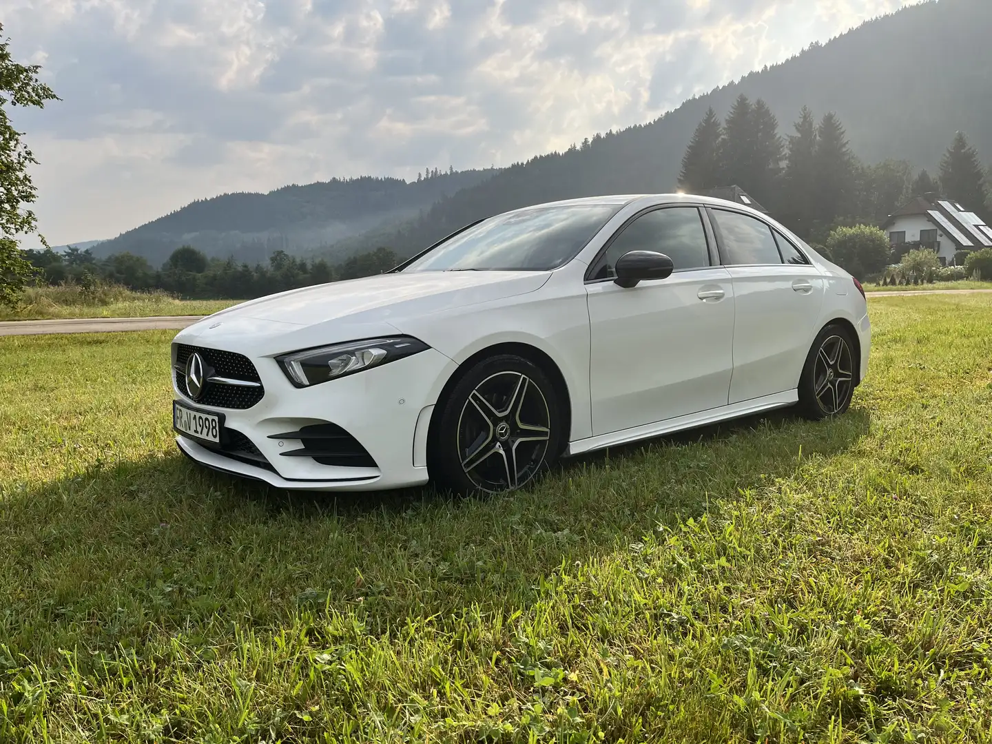 Mercedes-Benz A 200 AMG-Line + Night Paket Weiß - 1