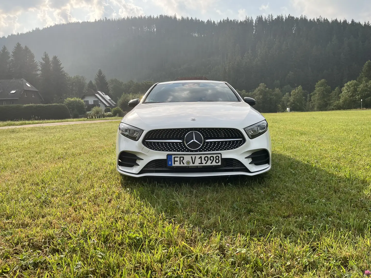 Mercedes-Benz A 200 AMG-Line + Night Paket Weiß - 2
