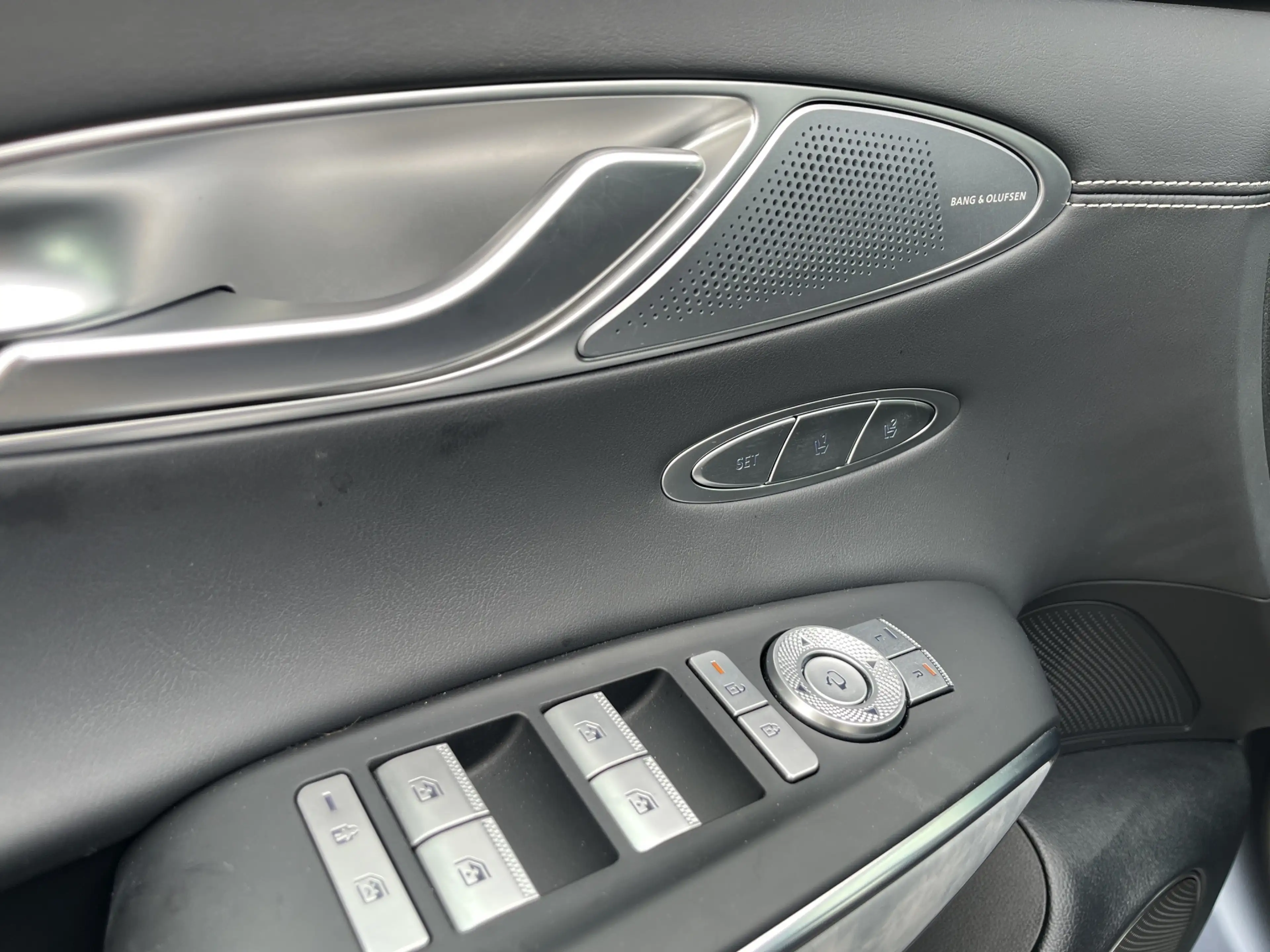 Genesis GV70 Performance Dual Motor Premium 84 kWh 490pk | Best — photo 17