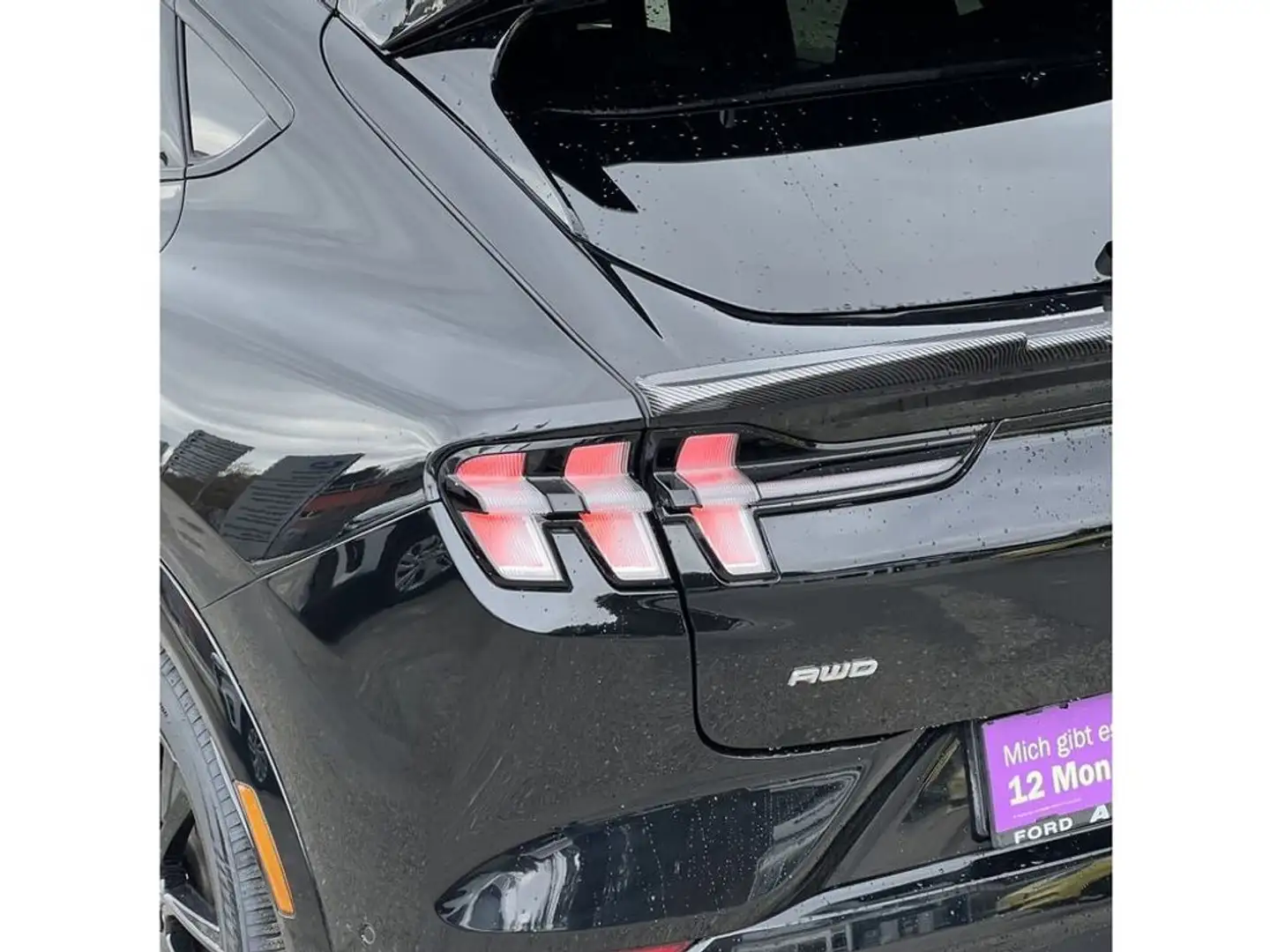 Ford Mustang Mach-E GT AWD Schwarz - 2