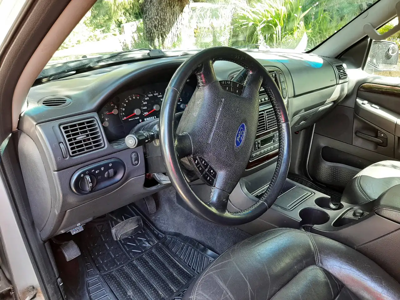 Ford Explorer снимка Ford Explorer