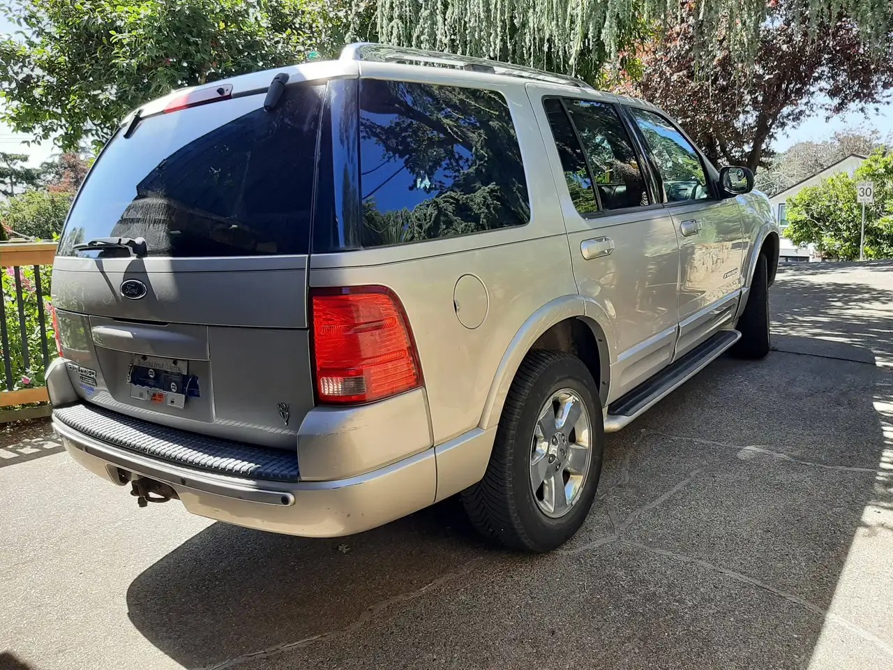 Ford Explorer снимка Ford Explorer