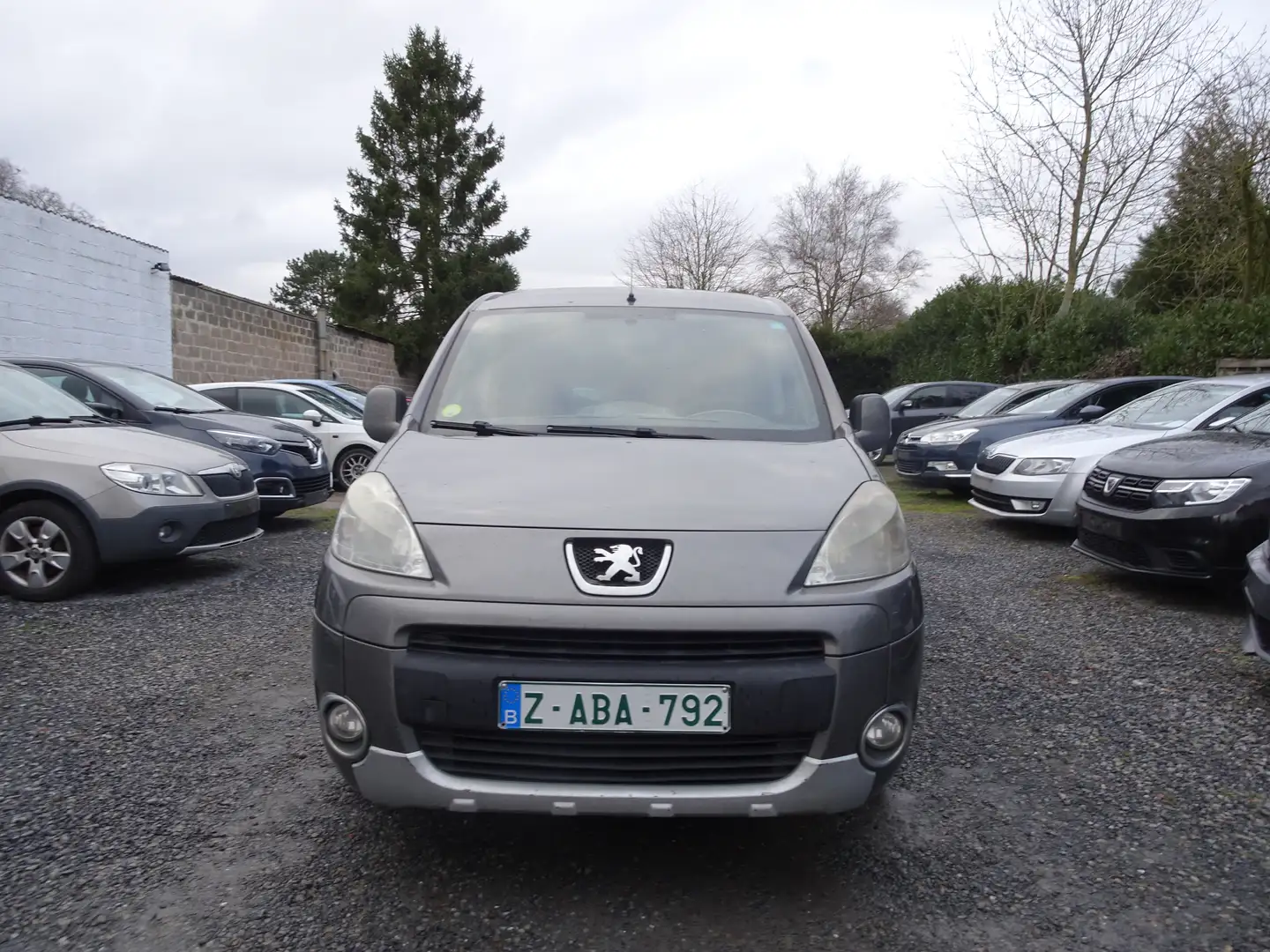 Peugeot Partner Partner Tepee 1.6 HDi Family Prête à immatriculer Grau - 1