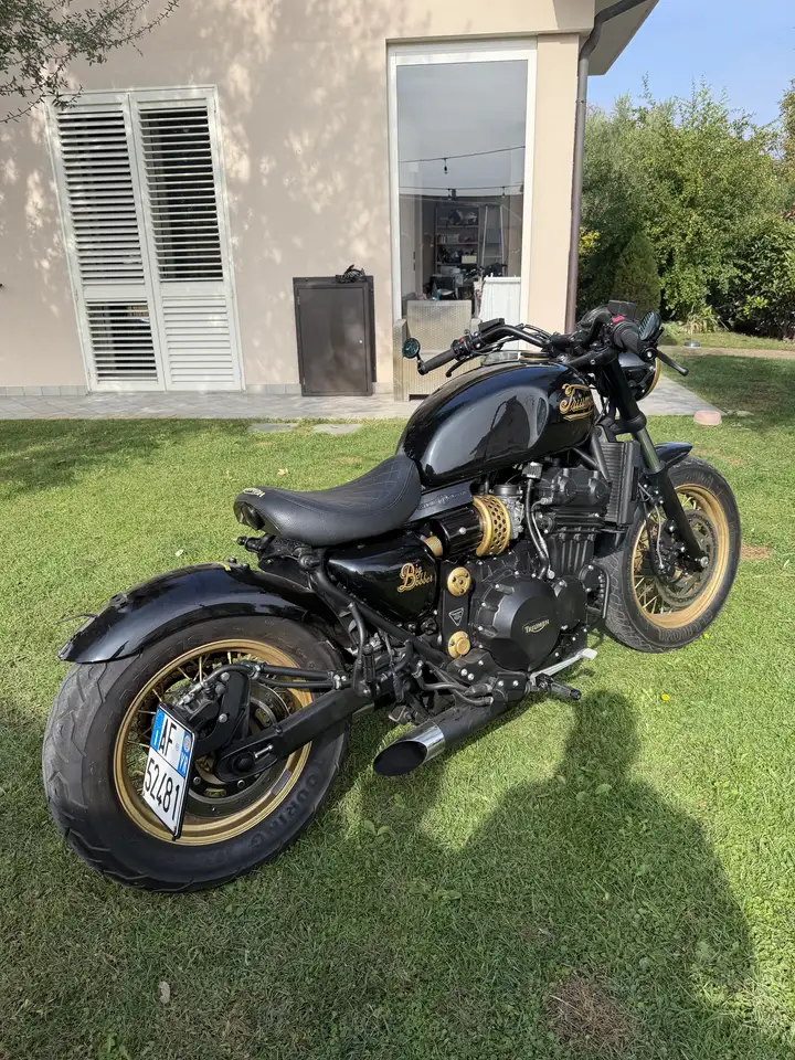 Triumph Adventurer 900
