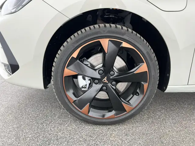 Cupra Leon view 6