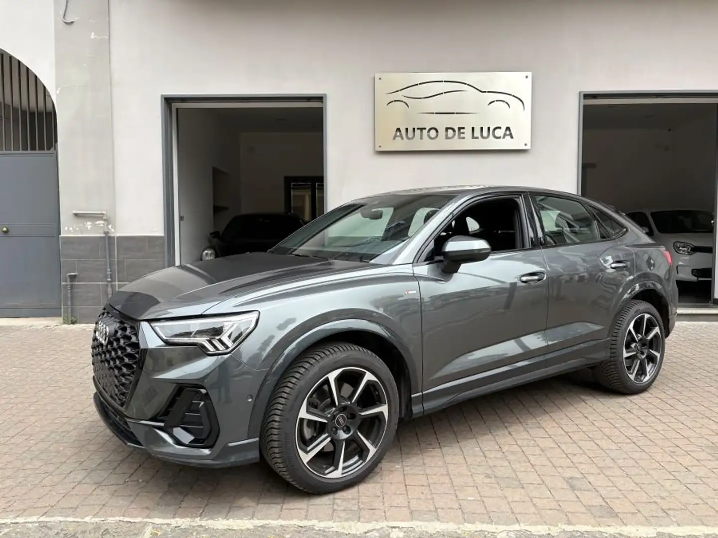 Audi Q3 AUDI Q3 SPB 40 TDI 200CV SLINE CERTIFICATA NUOVA Grijs - 1