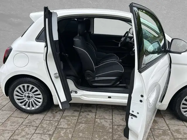 Fiat 500E view 14