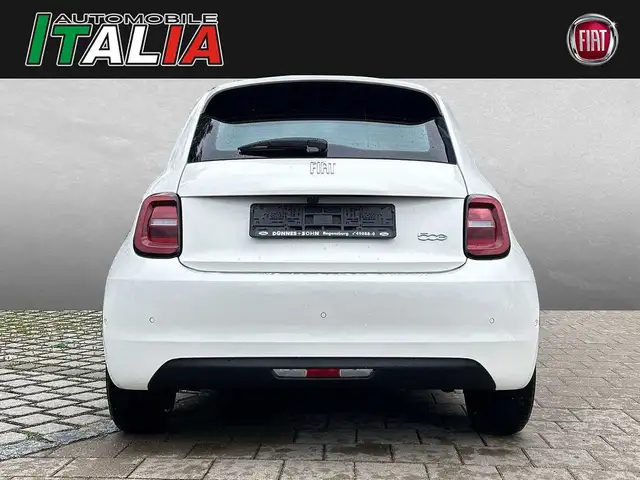 Fiat 500E view 4