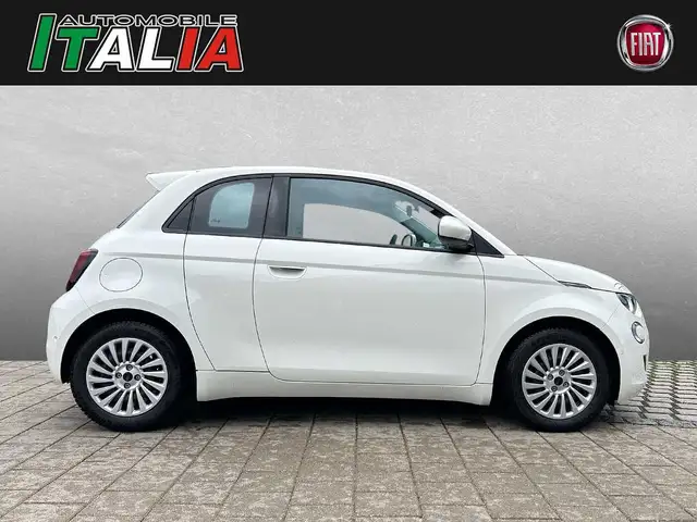Fiat 500E view 3