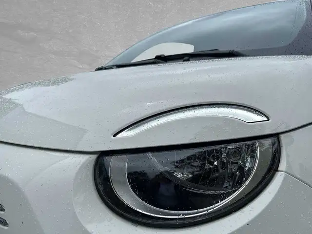 Fiat 500E view 13