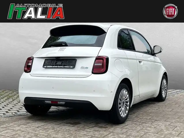 Fiat 500E view 2