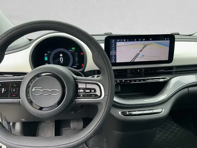 Fiat 500E view 7
