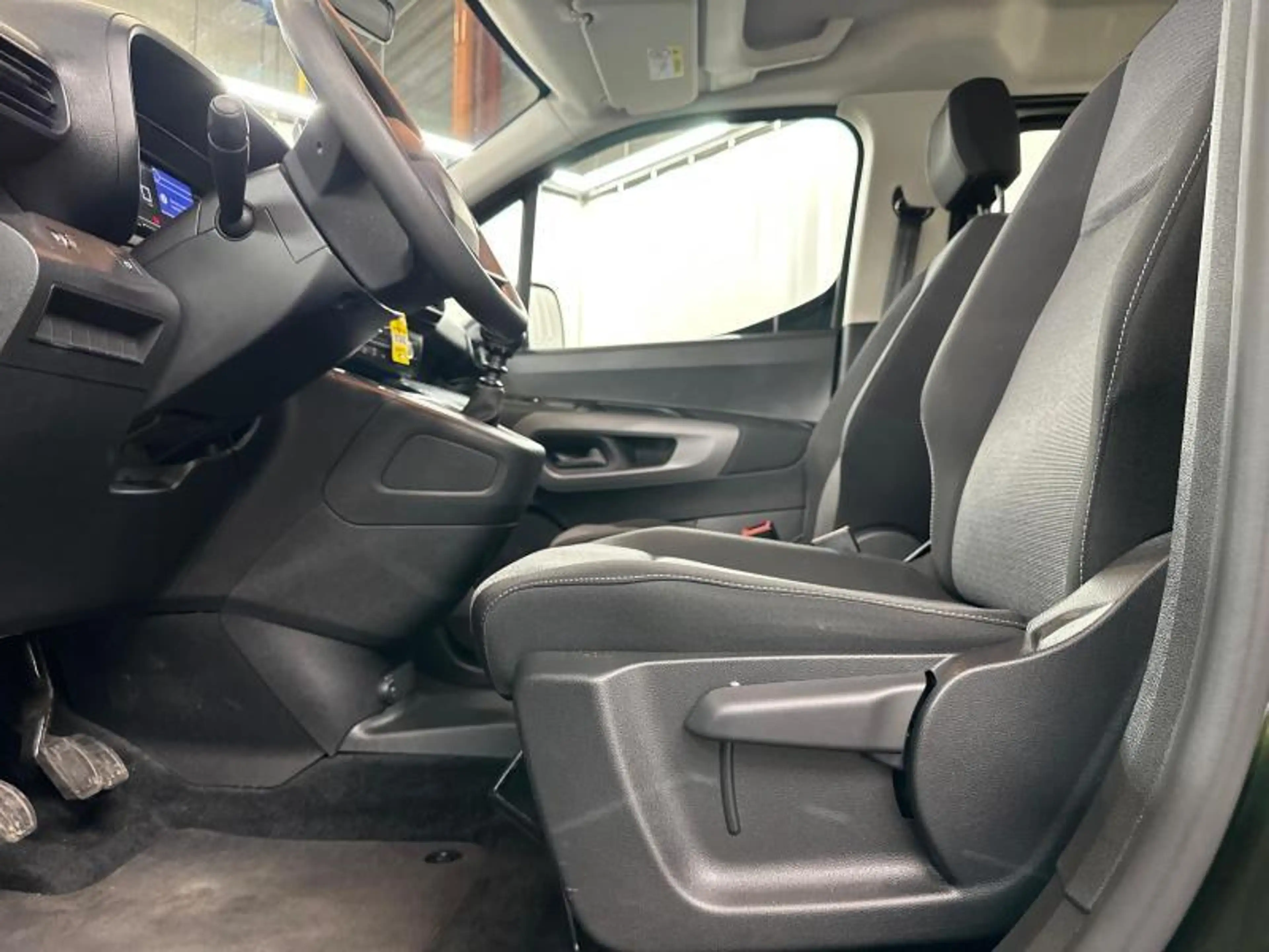 Toyota Proace City Verso Shuttle | 5 seats — photo 19