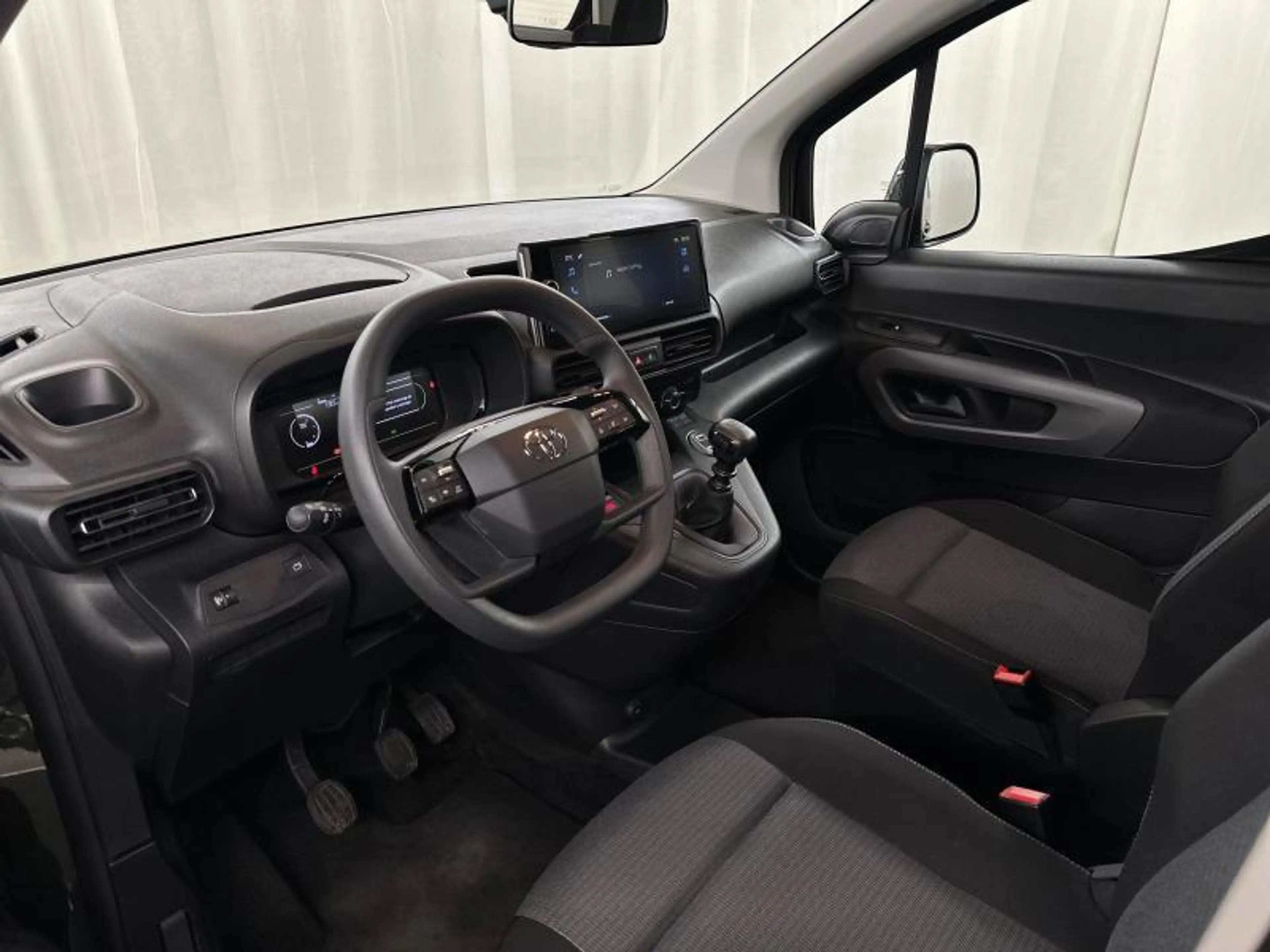 Toyota Proace City Verso Shuttle | 5 seats — photo 20