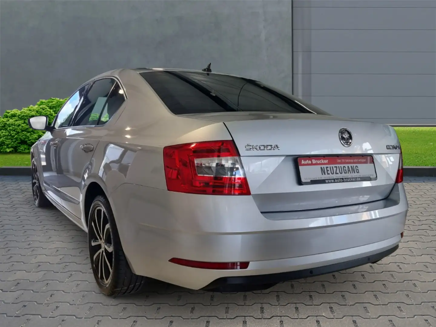 Skoda Octavia Soleil 1.6 TDI+Anhängerkupplung+Klimaautomatik Silver - 2