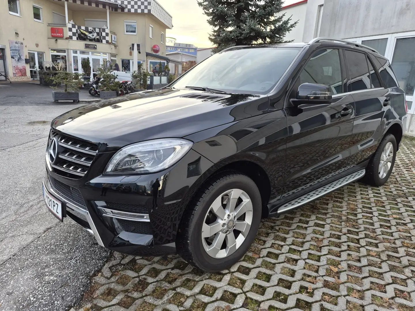 Mercedes-Benz ML 350 BlueTEC 4MATIC Aut. DPF Schwarz - 1