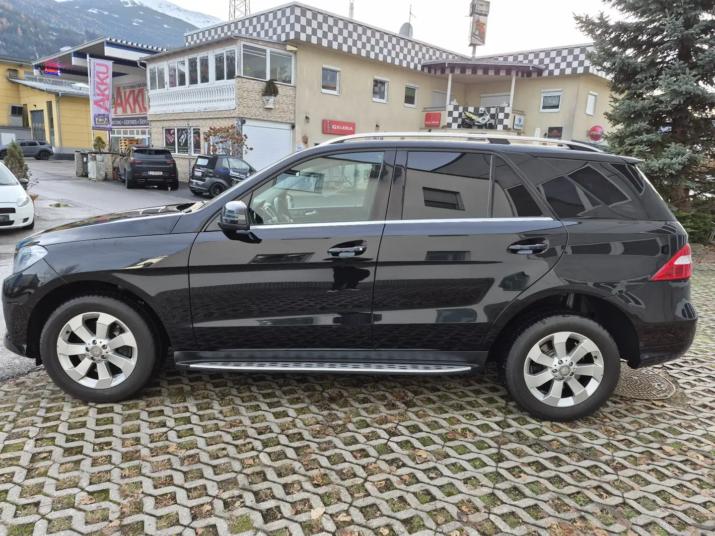 Mercedes-Benz ML 350 BlueTEC 4MATIC Aut. DPF Schwarz - 2