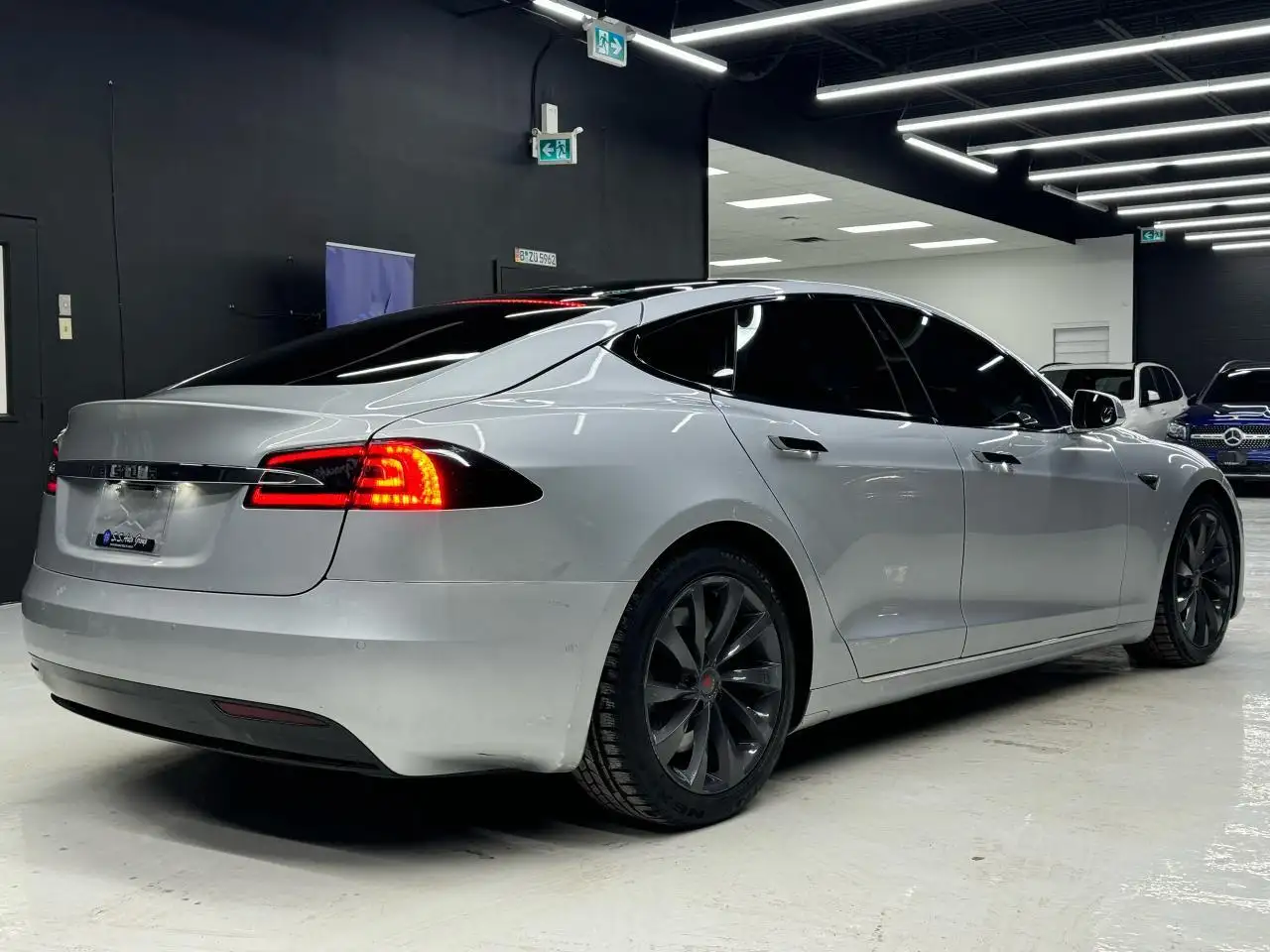 Tesla Model S снимка Tesla Model S