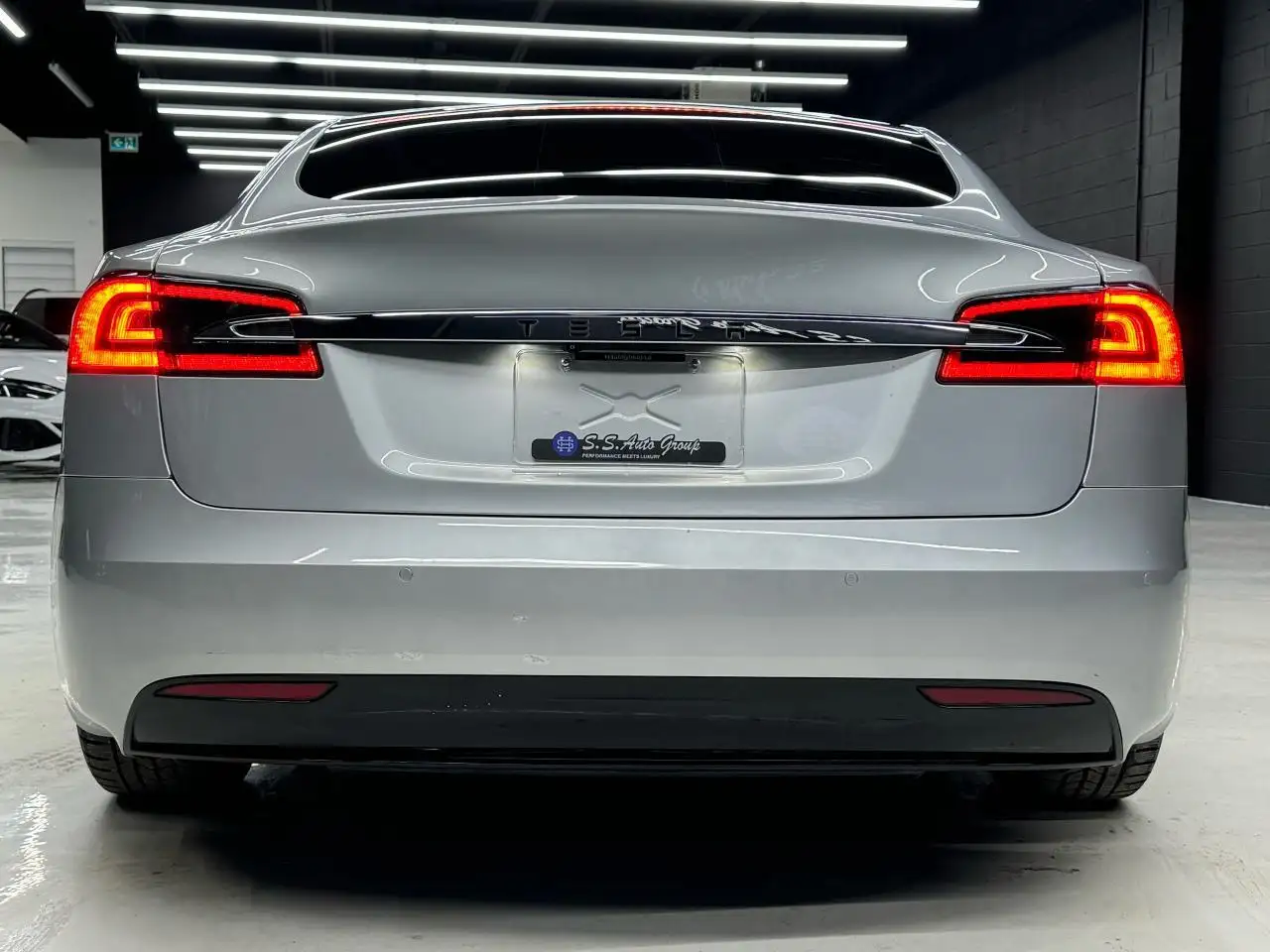 Tesla Model S снимка Tesla Model S