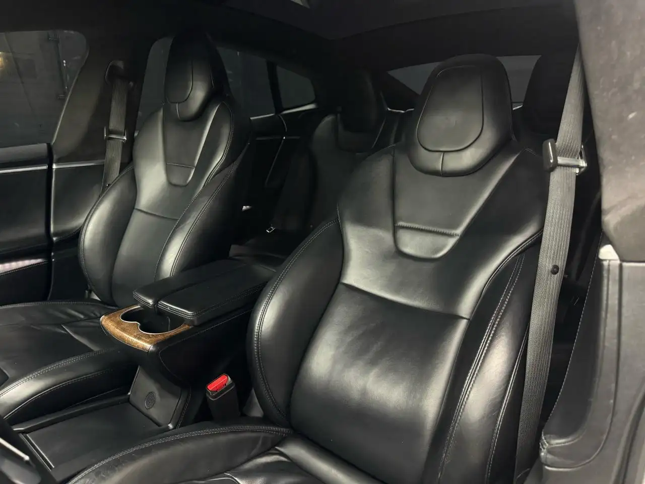 Tesla Model S снимка Tesla Model S