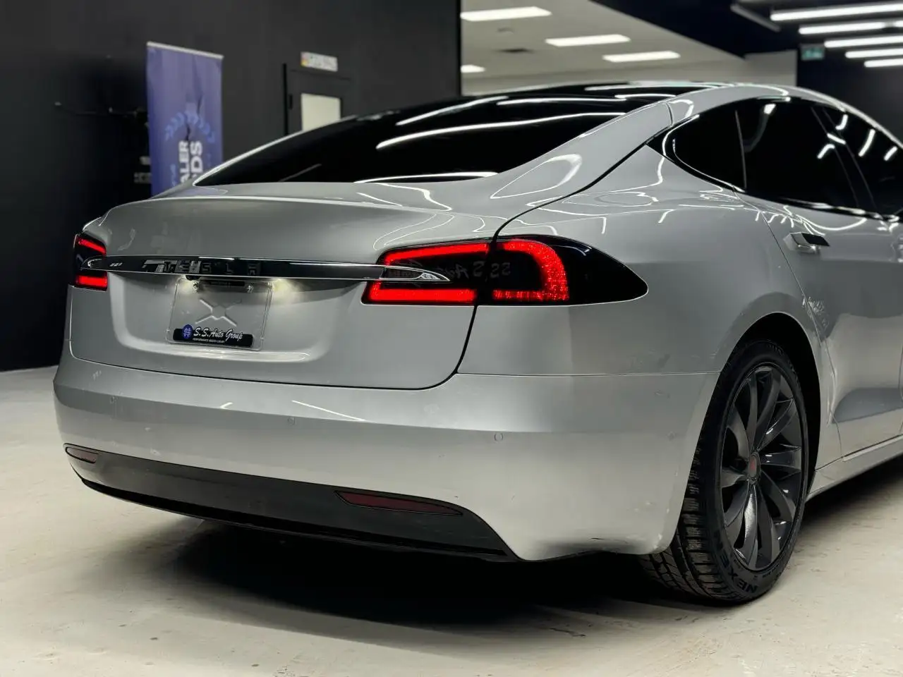 Tesla Model S снимка Tesla Model S