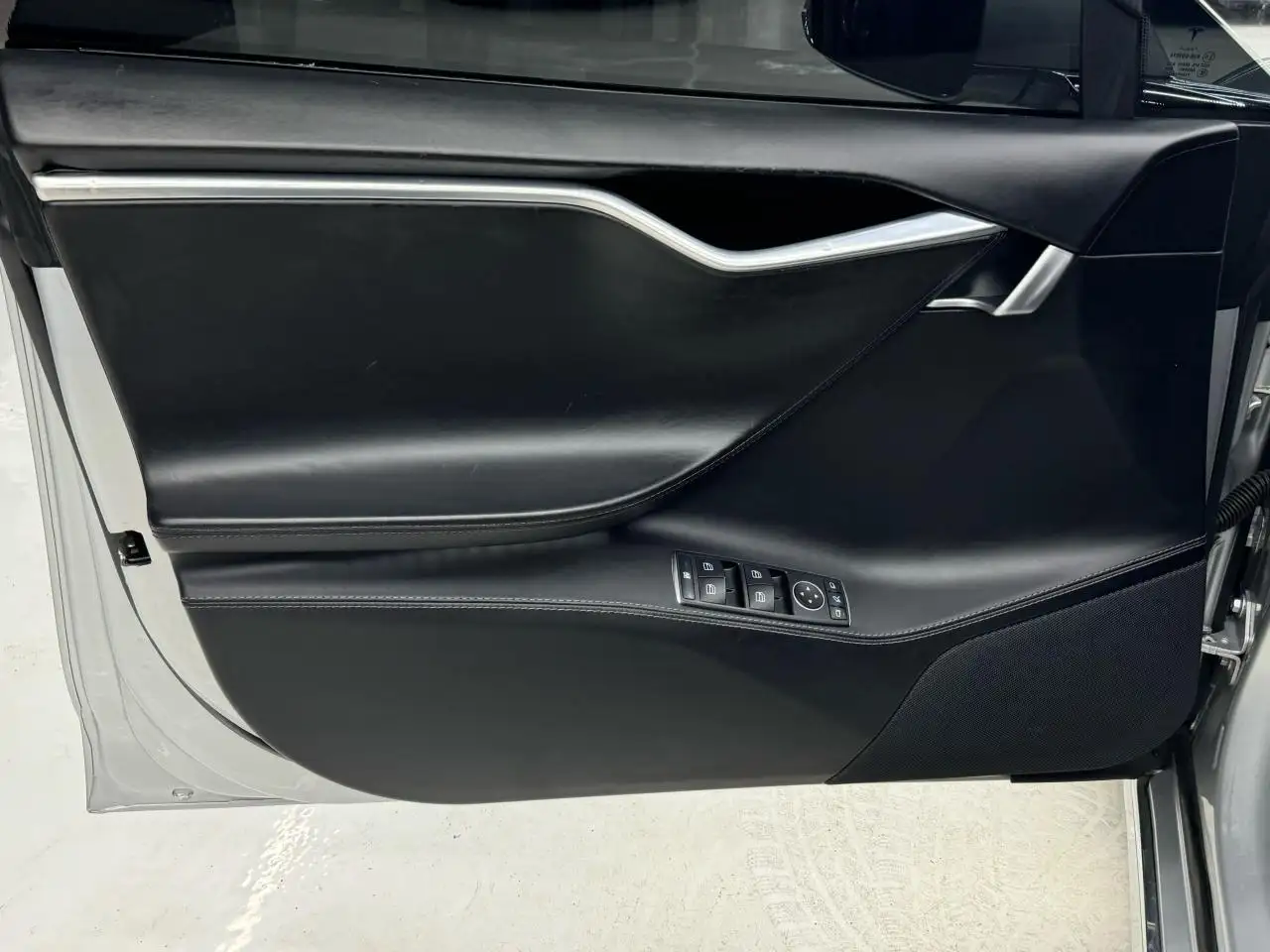 Tesla Model S снимка Tesla Model S