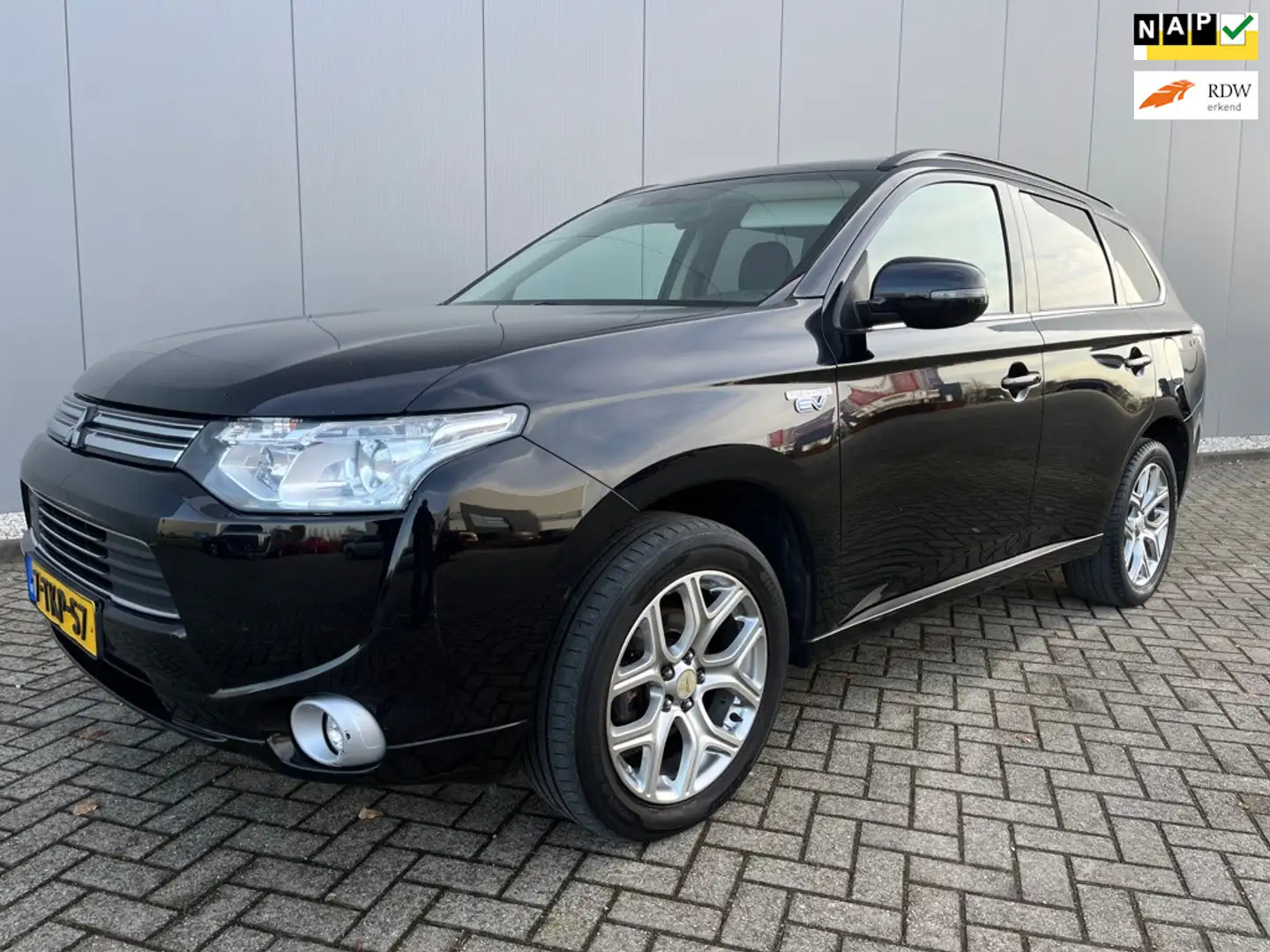 Mitsubishi Outlander 2.0 PHEV instyle Noir - 1
