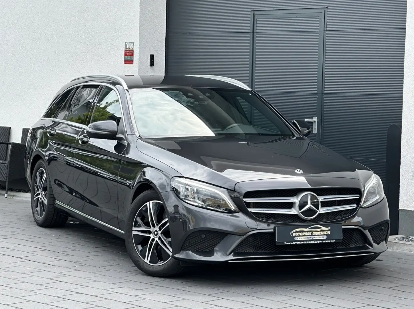 Mercedes-Benz C 300 T 9G*AVANTGARDE*1HD*NAVI*MULTIBEAM*AHK* Grau - 1
