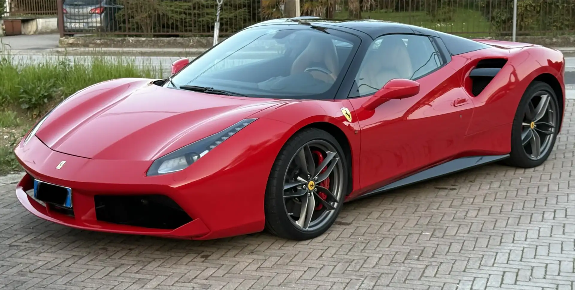 Ferrari 488 Spider 3.9 dct Rouge - 1
