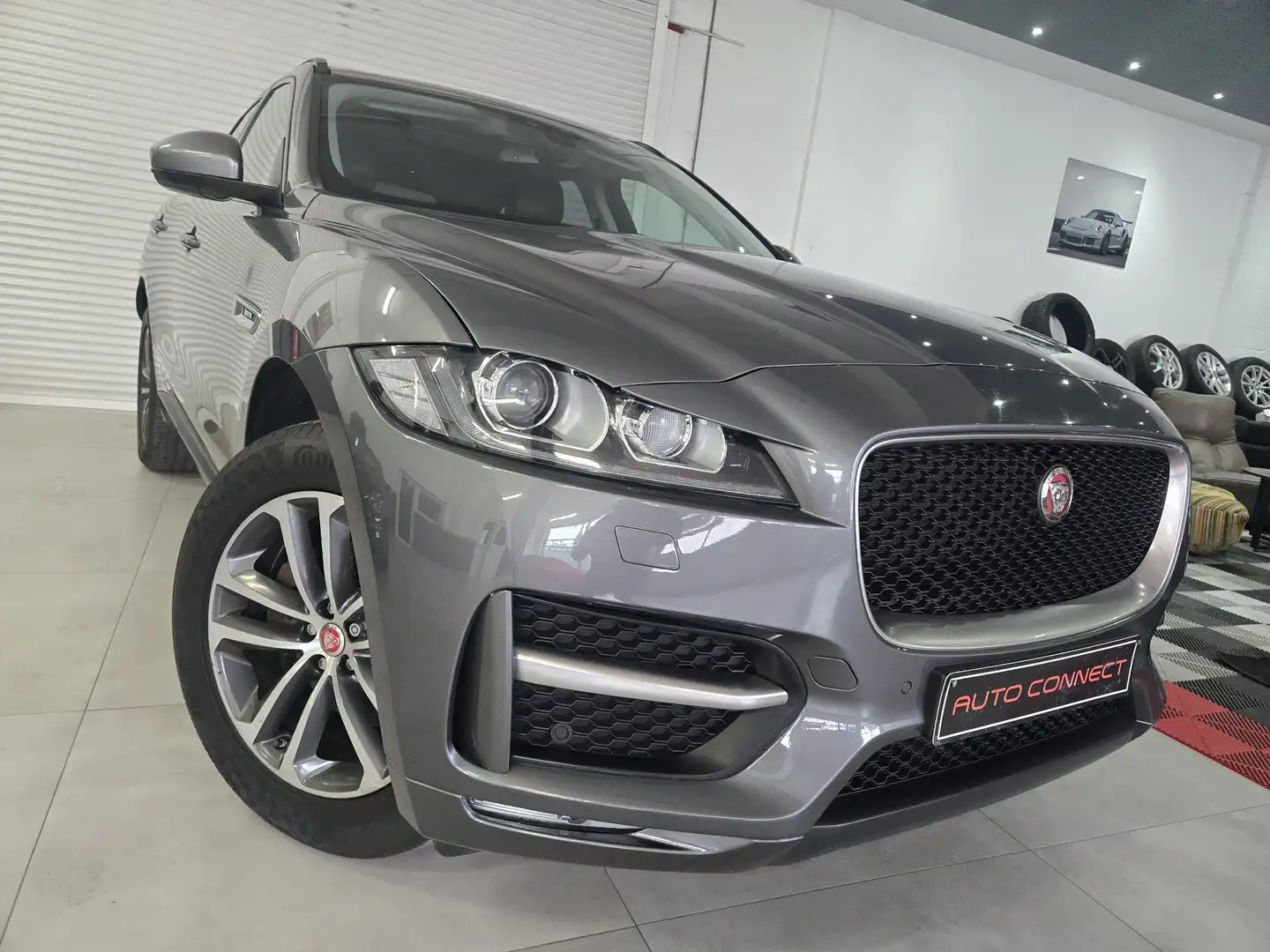Jaguar F-Pace *R-SPORT*4X4*ATT REM*CUIR*TOIT PANO*NAVI*CAMERA Gris - 1