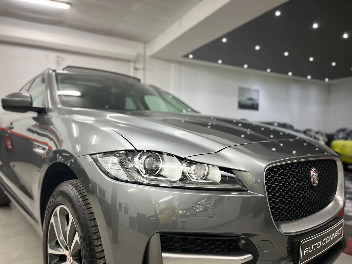 Jaguar F-Pace *R-SPORT*4X4*ATT REM*CUIR*TOIT PANO*NAVI*CAMERA Gris - 1