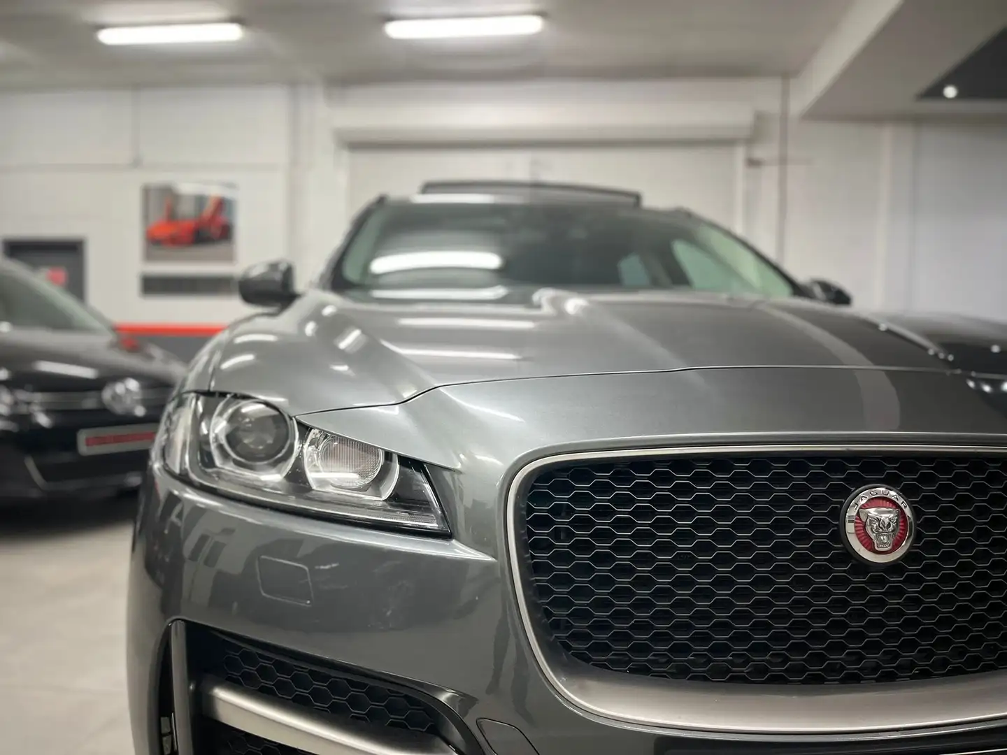 Jaguar F-Pace *R-SPORT*4X4*ATT REM*CUIR*TOIT PANO*NAVI*CAMERA Gris - 2