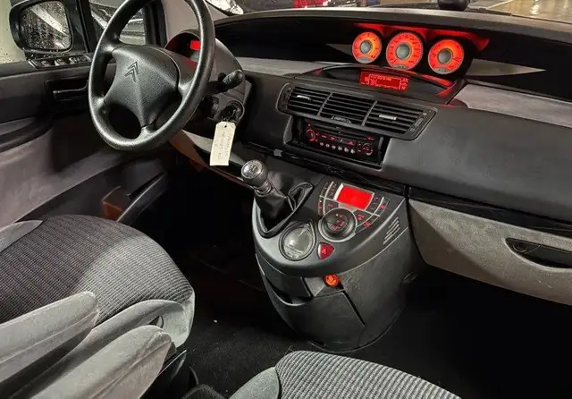 Citroen C8 view 7