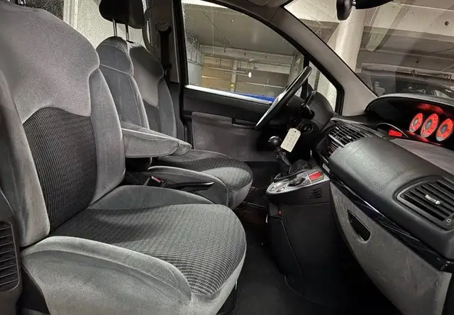 Citroen C8 view 6