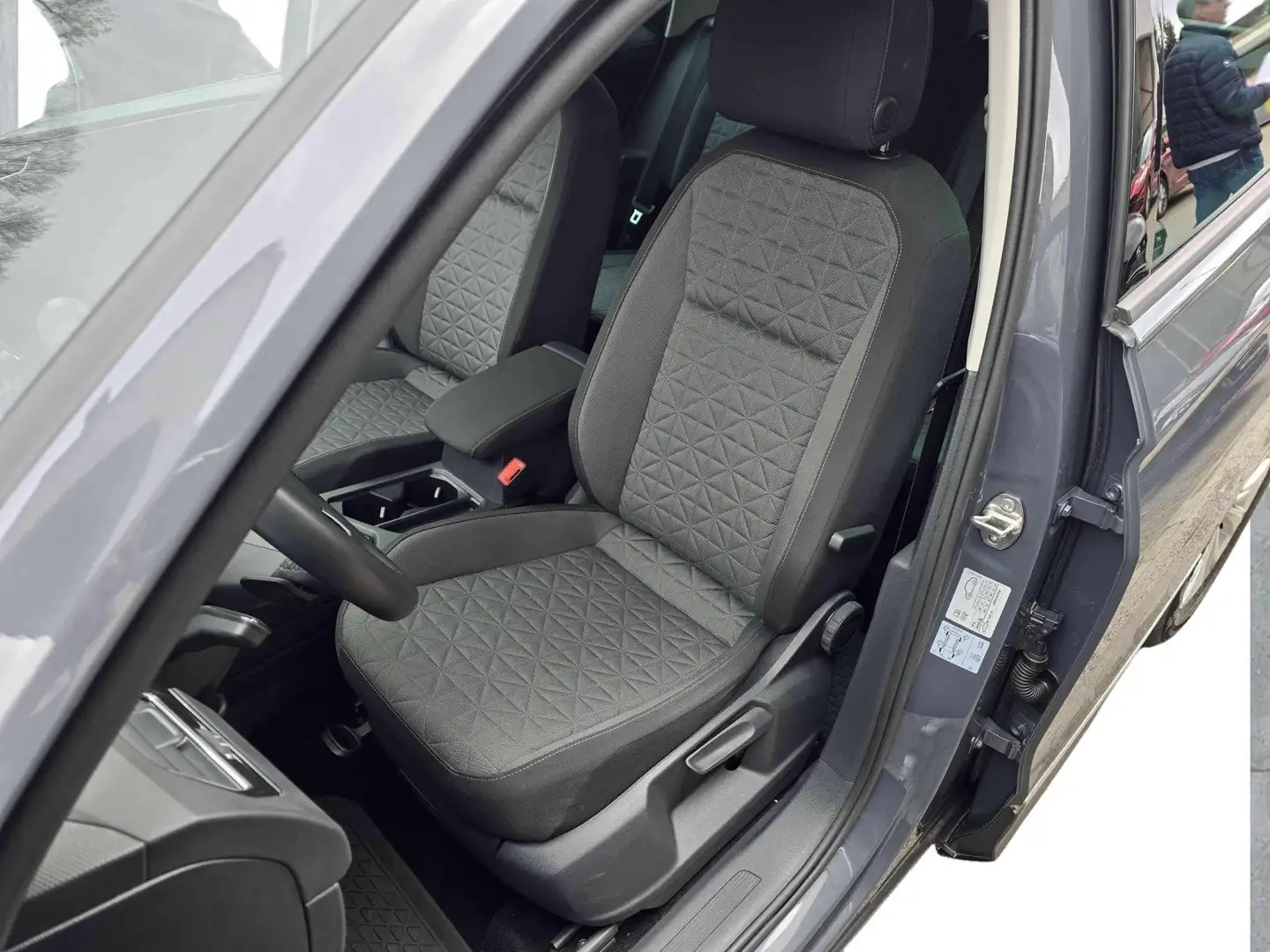 Volkswagen Tiguan 2.0 TDI NAVI*KAMERA*DAB* Grau - 2