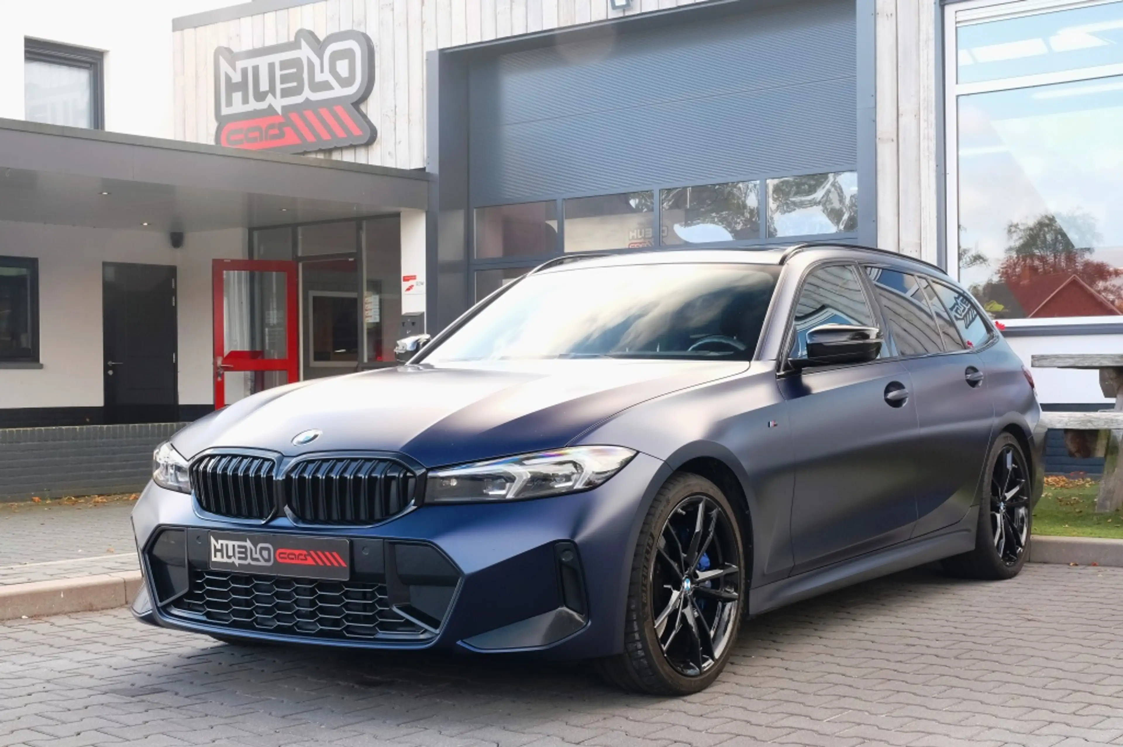 BMW 330 3-serie Touring 330i Panoramadak, HUD, HK Muziek!