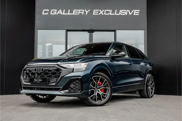 Audi Q8 view 3