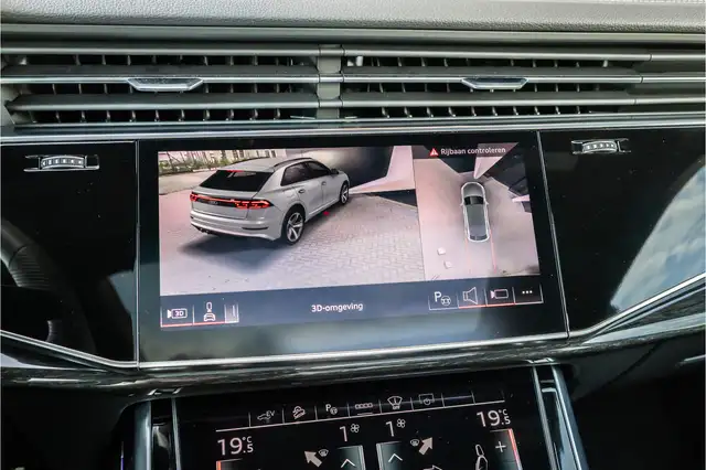 Audi Q8 view 15