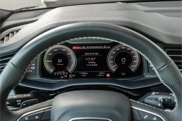 Audi Q8 view 12