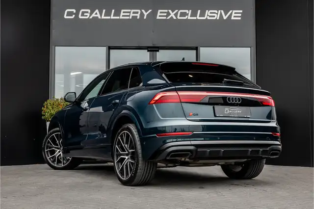 Audi Q8 view 5